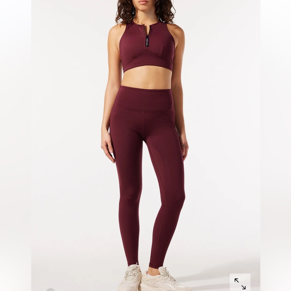 LOCKED & LIFTED HALF-ZIP SPORTS BRA & LEGGINGS